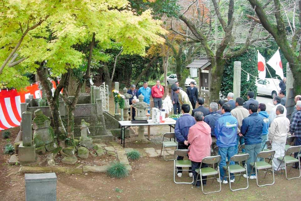 関城跡　墓前祭